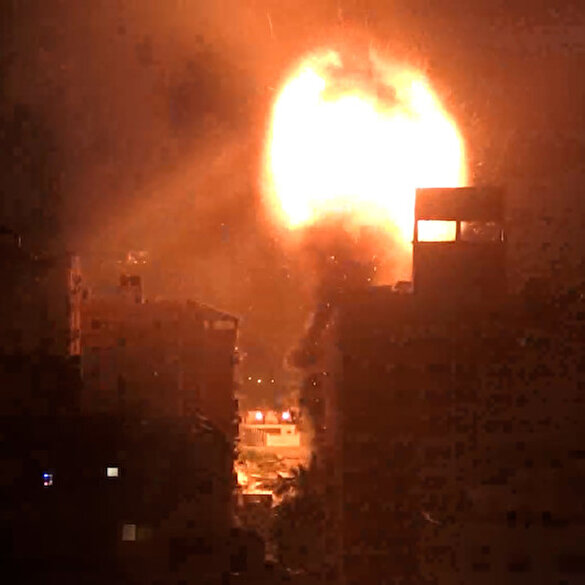 İşgalci İsrail gece yarısı Gazze'nin birçok noktasına bomba yağdırdı