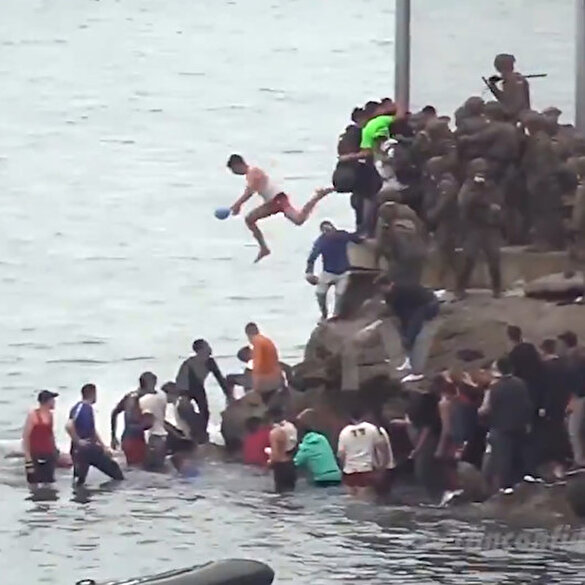 İnsanlığın sonu: İspanyol askeri göçmenleri teker teker denize attı