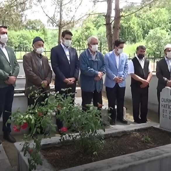 Solingen faciasında hayatını kaybedenler 28. yılında kabirleri başında anıldı