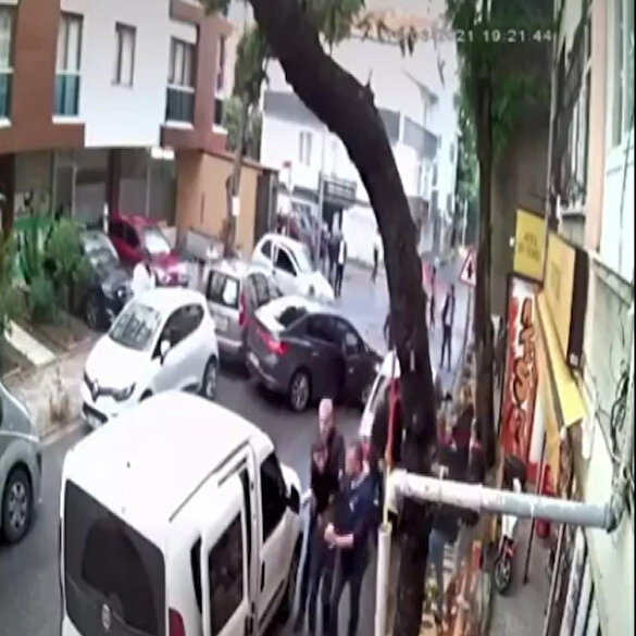 Kartal'da aşırı hızlı otomobilin sürücüsü caddeyi birbirine kattı