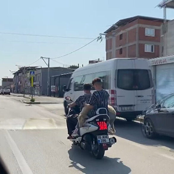 Bursa'da ilginç görüntü: Kurbanı kesime motosikletle götürdüler