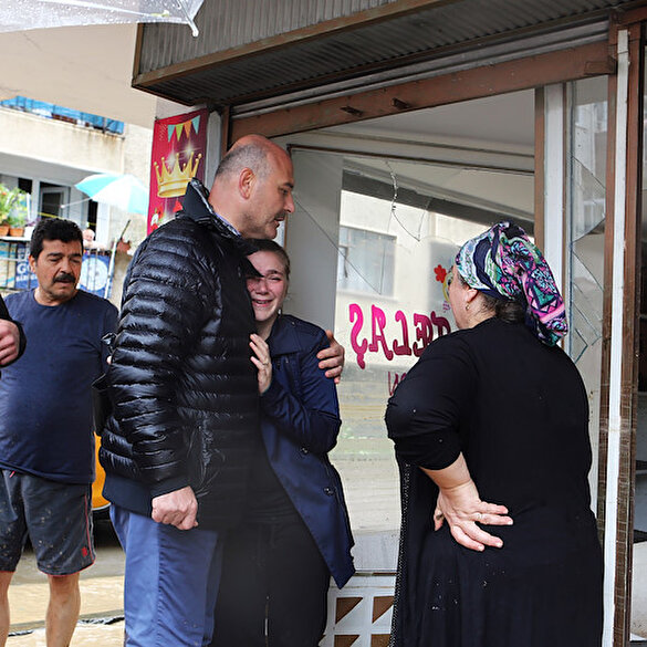 İçişleri Bakanı Soylu Arhavi'de sel bölgesinde incelemelerde bulundu