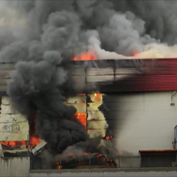 İstanbul Esenyurt'ta lojistik firmasında yangın çıktı
