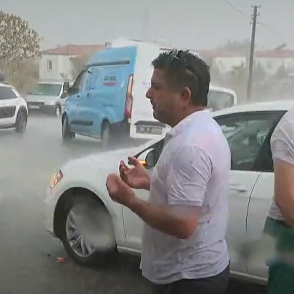 Antalya'da yağmur altında dua etti: İçimize bu ateşi düşürenlerin ocaklarına da ateş düşsün