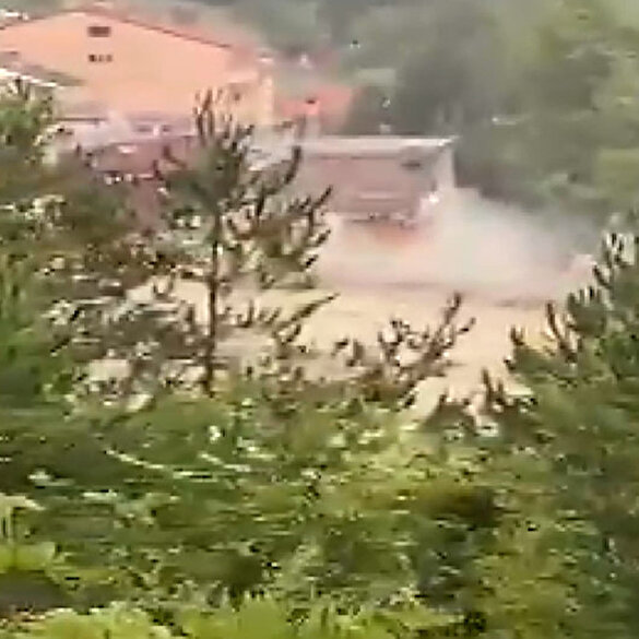 Sinop son dakika haber: Sinop&#39;ta sel suları evi böyle yıktı - Yeni Şafak