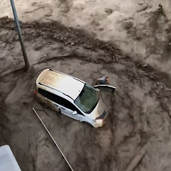 Kastamonu'da dehşet anları: Sel suları adamı böyle yuttu