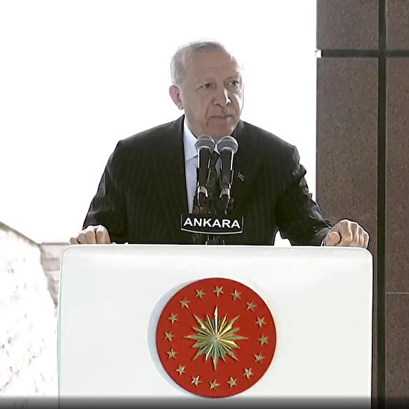 Cumhurbaşkanı Erdoğan: Milli iradenin gücünün önünde darbelerin duramayacağını cümle aleme gösterdik