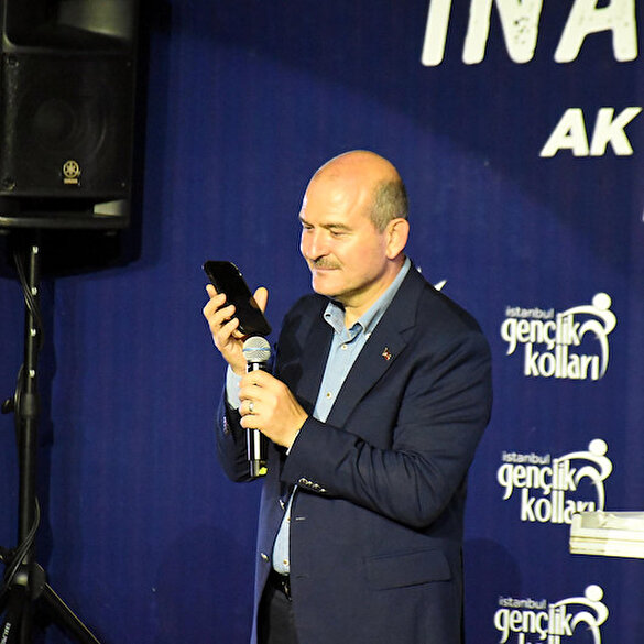 Edirne'de gençler slogan atınca Bakan Soylu Cumhurbaşkanı Erdoğan'a telefon açtı