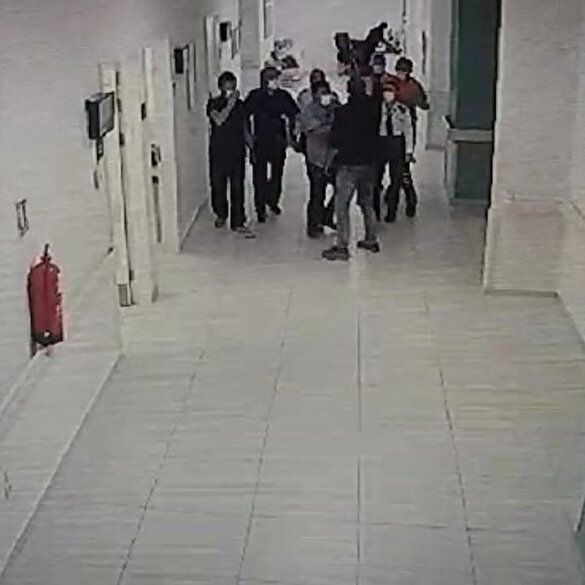 Isparta’da acil servis doktoruna yumruklu saldırı kamerada