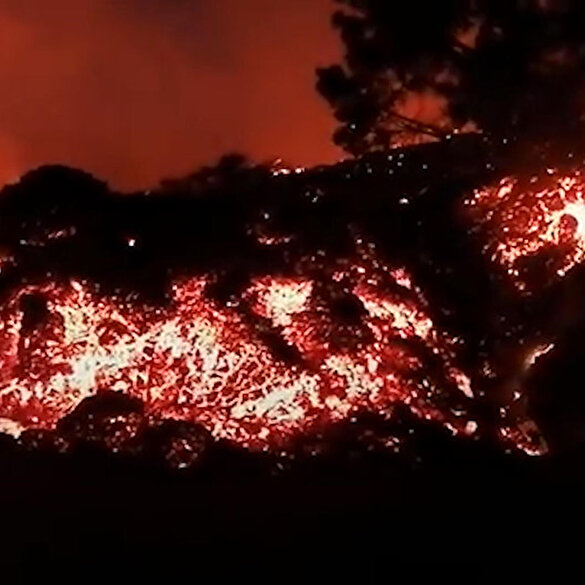 İspanya'nın Kanarya Adaları'ndaki La Palma yanardağında patlama