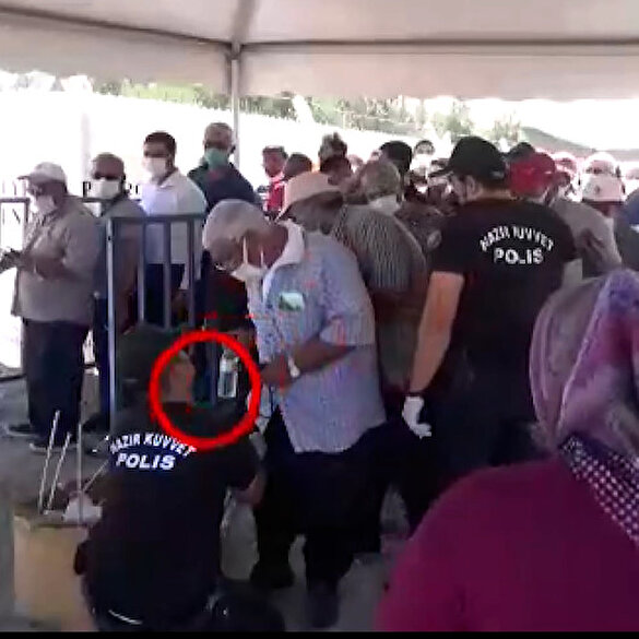 Adana Emniyet Müdürlüğünden CHP'li Özkan'a görüntülerle yalanlama: İçeri alınmayan yiyecekler çıkışta vatandaşlara geri verildi