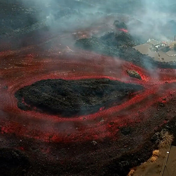 La Palma'daki yanardağdan akan lavlar havadan görüntülendi