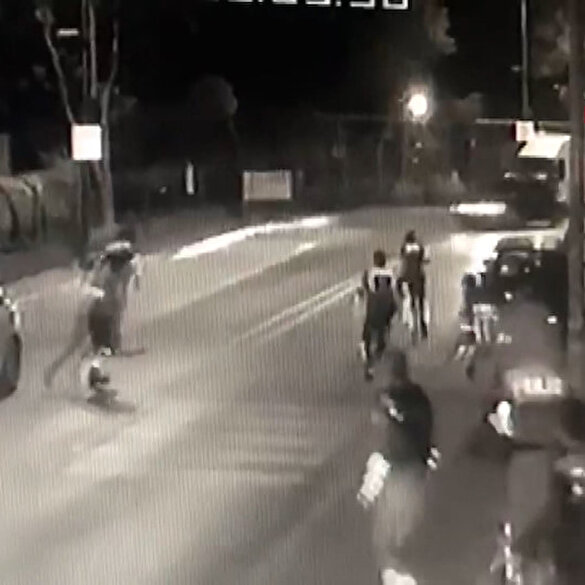 Avcılar'da polise silahlı saldırı anı kamerada