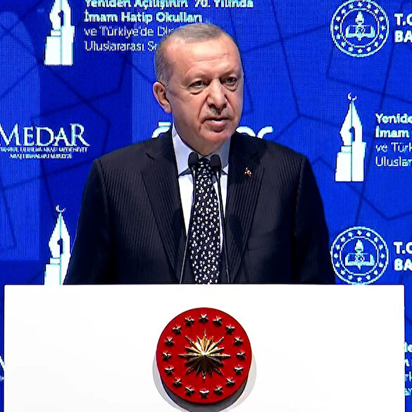 Cumhurbaşkanı Erdoğan tek parti zulmünü anlattı: Eğer bize imam ve hatip vermezseniz ölülerimiz köpek leş gibi toprağa gömeceğiz