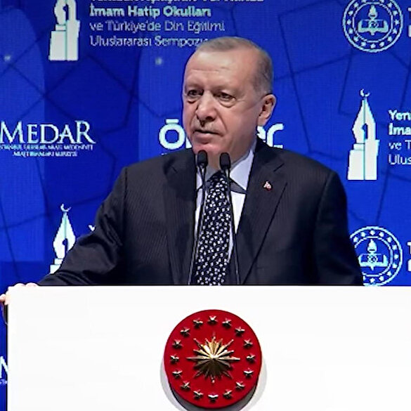 Cumhurbaşkanı Erdoğan: Bu hikaye kıyafeti sebebiyle üniversite kapılarında gözyaşı döken kızlarımızın hikayesidir