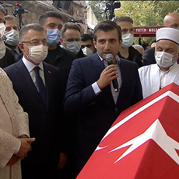 Selçuk Bayraktar babası Özdemir Bayraktar'ın cenaze töreninde konuştu: 'Asla yol alamazsınız' denilen dönemde bildiği yoldan asla sapmadı