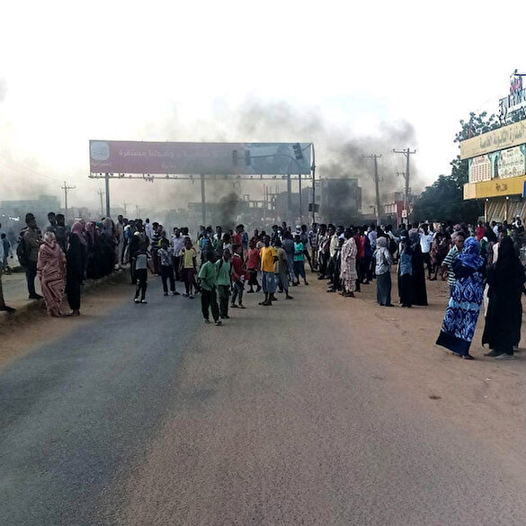 Sudan'da darbe girişimi: Halk sokaklara döküldü