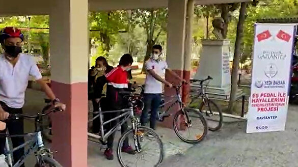 Görme engelli öğrenciler eş pedal ile bisiklet sürme hayallerini gerçekleştirdi