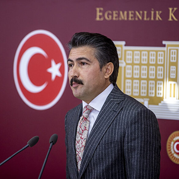 AK Parti'li Özkan'dan CHP'li Özel'e yanıt: Diktatör ibadethaneleri ahıra çevirenlere denir