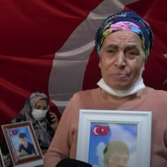 Evlat nöbetindeki anne gözyaşları içinde oğluna seslendi: Yolunu bulursan kaç gel annem