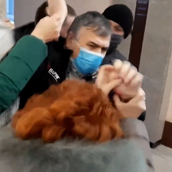 Rusya'da kısıtlama karşıtları meclis binasını bastı