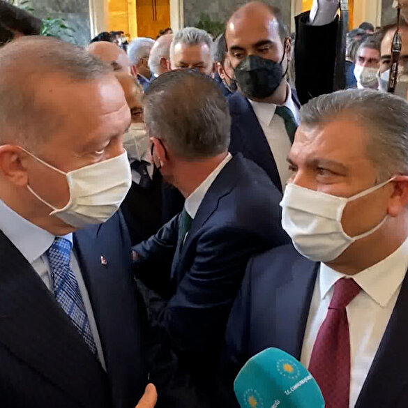 Cumhurbaşkanı Erdoğan ile Bakan Koca arasında gülümseten diyalog: Para pul söylemedi mi?