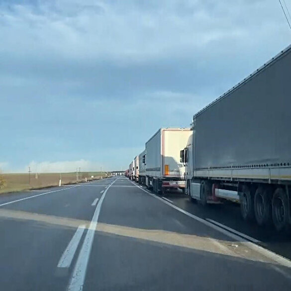 İhracat arttı TIR kuyrukları uzadı: Kapıkule'de 2 bin 500 TIR çıkış için bekliyor