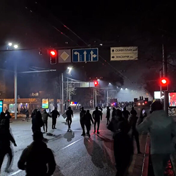 Kazakistan'da akaryakıt zammı halkı sokağa döktü: OHAL ilan edildi