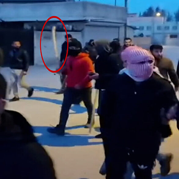 Adana sokaklarında döner bıçağıyla yürüyen Suriyelilere gözaltı