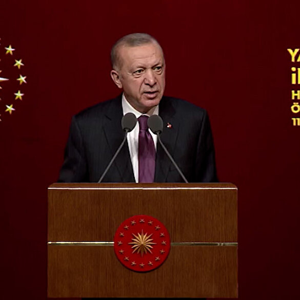 Cumhurbaşkanı Erdoğan: Dijital kurguların etrafımızı kuşattığı bir dönemde kendimiz olarak kalmalıyız