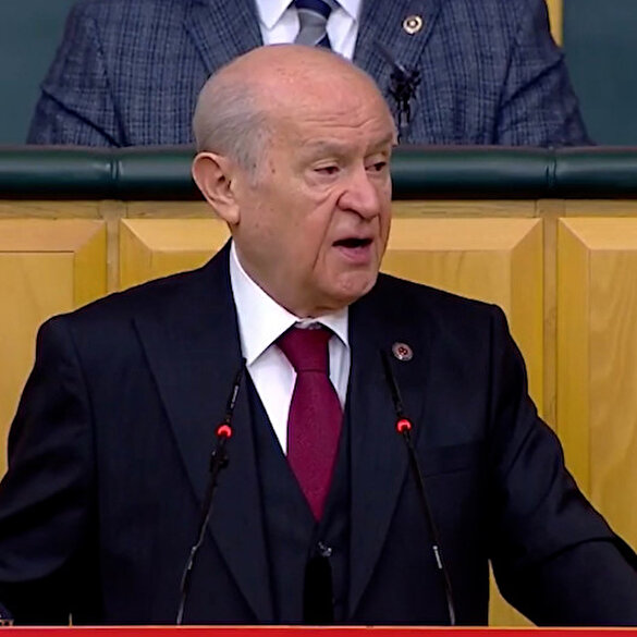Bahçeli'den Sezen Aksu'ya: Serçeysen serçeliğini bil kuzgunluğa heves etme