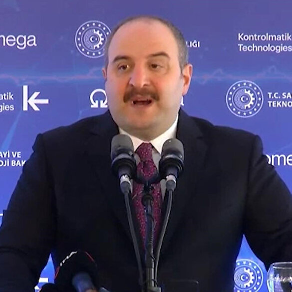 Bakan Varank'tan İstanbullu çile çekerken restorana giden İmamoğlu'na tepki: Karla mücadele balık tuzlayarak yapılmaz