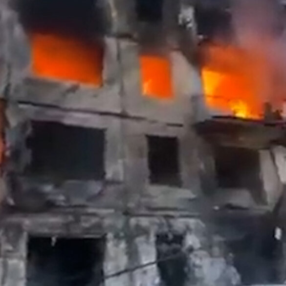 Rusya Kiev'de sivillerin yaşadığı apartmanı vurdu