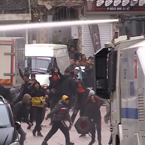 HDP'nin nevruz etkinliğinin ardından polise taşlı saldırı