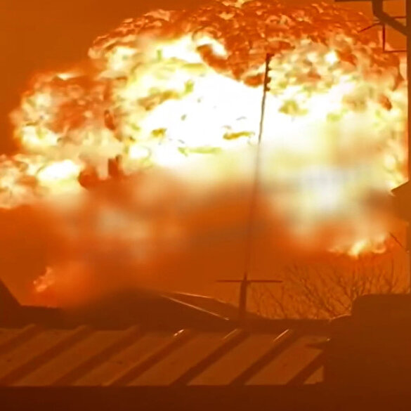 Ukrayna'da korkutan patlama: Alevler geceyi aydınlattı