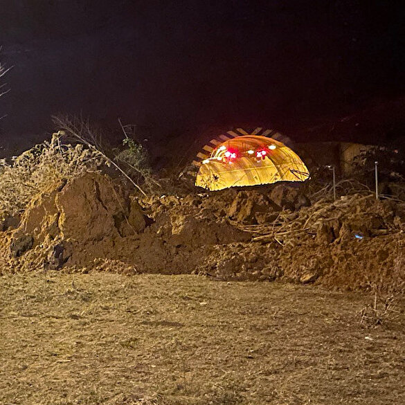 Bolu Dağı Tüneli'nin girişinde heyelan: Yol trafiğe kapatıldı
