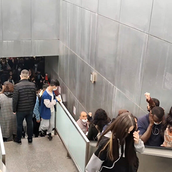 Toplu ulaşım zammını protesto eden öğrenciler sloganlar attı: Ulaşım hakkı engellenemez