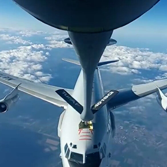 Türk Hava Kuvvetlerine ait tanker uçağı NATO uçağına havada yakıt ikmali yaptı