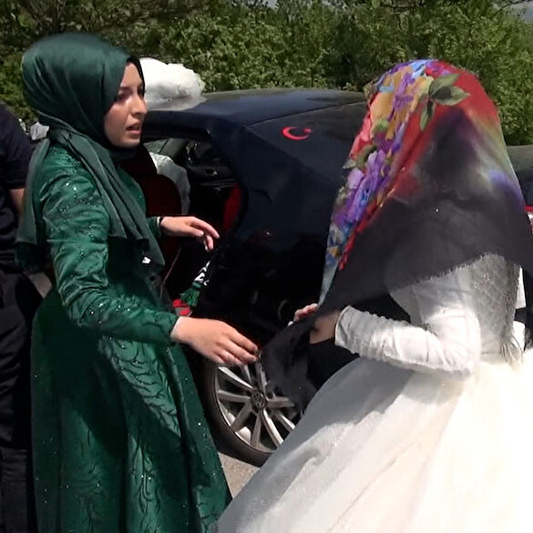Kocaeli'de gelin arabası kaza yaptı: 4 yaralı