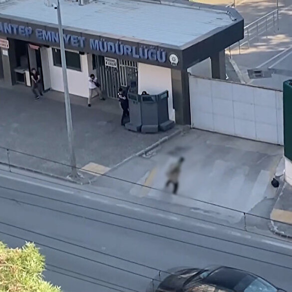 Gaziantep Emniyet Müdürlüğüne saldırmak isteyen canlı bomba vuruldu
