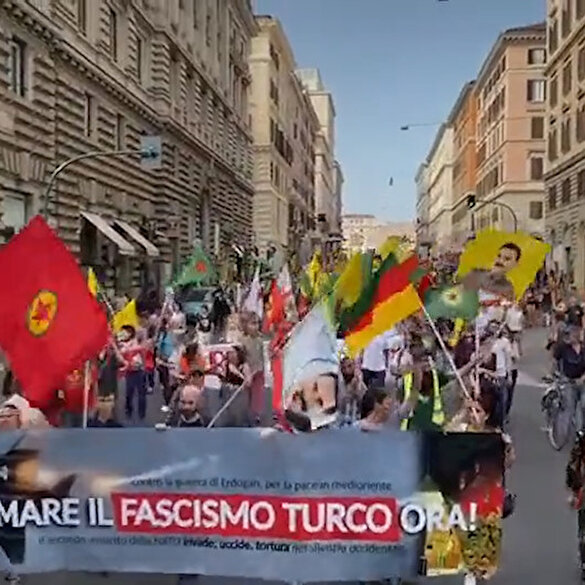Terör örgütü PKK yandaşları İtalya'nın başkenti Roma'da gösteri düzenledi