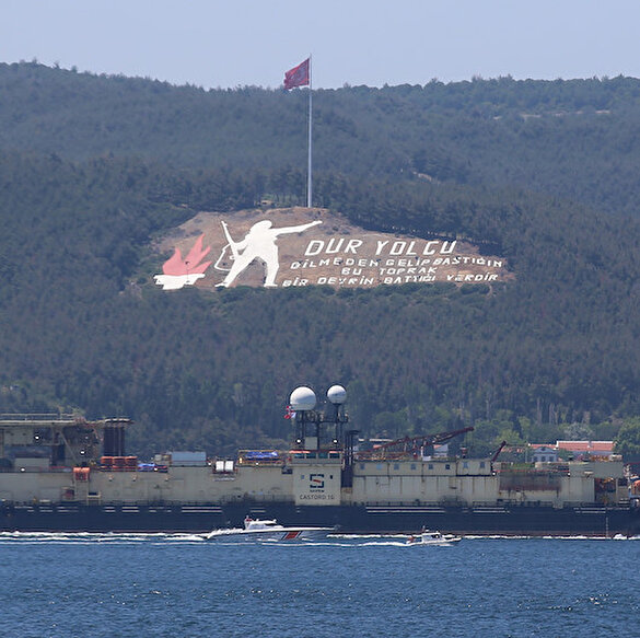 Karadeniz gazı için gelen gemi Çanakkale Boğazı'ndan geçti: Deniz tabanına boruları yerleştirecek