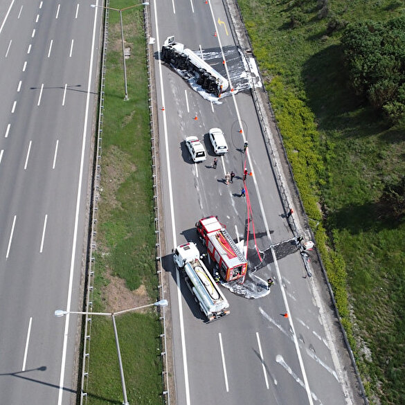 Bolu'da LPG yüklü tanker devrildi