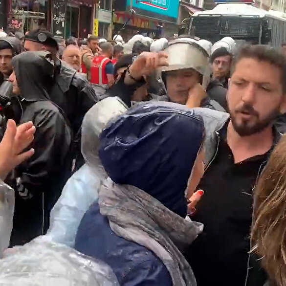 Kadıköy'de teröristbaşı Öcalan lehine sloganlar atıldı: Bir HDP'li kargaşada polisin yüzüne yumruk attı