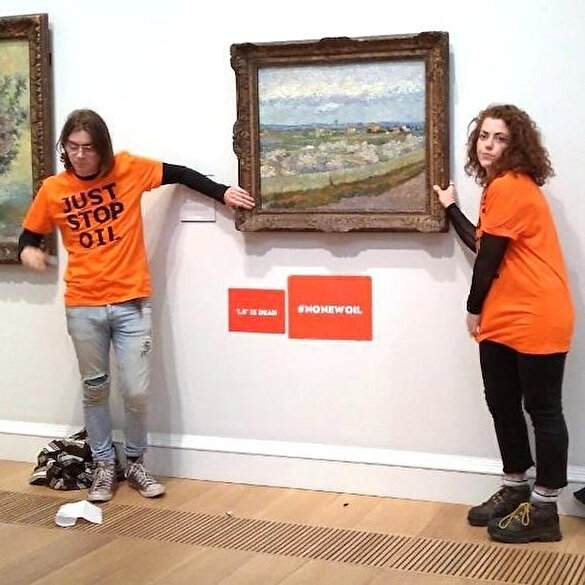 İklim aktivistleri ellerini 1889 tarihli Van Gogh tablosuna yapıştırdı