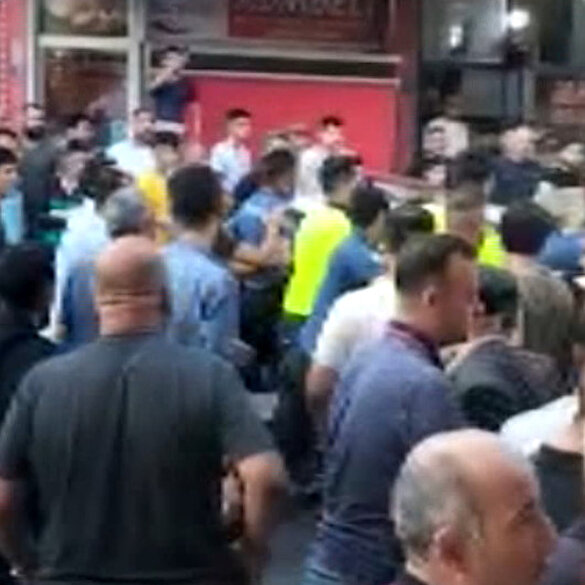 Kahramanmaraş'ta polise saldıranları linç edilmekten polis kurtardı