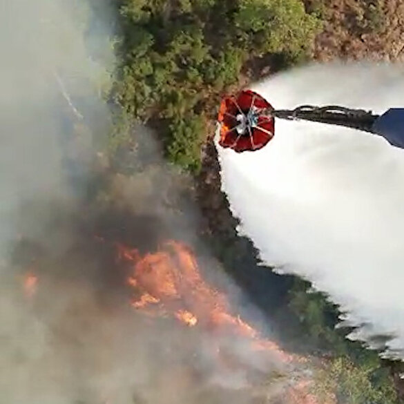Marmaris'teki orman yangınına helikopterler müdahale ediyor