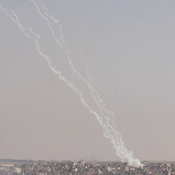 İsrail'in hava saldırılarına karşılık Gazze'den roketler atıldı
