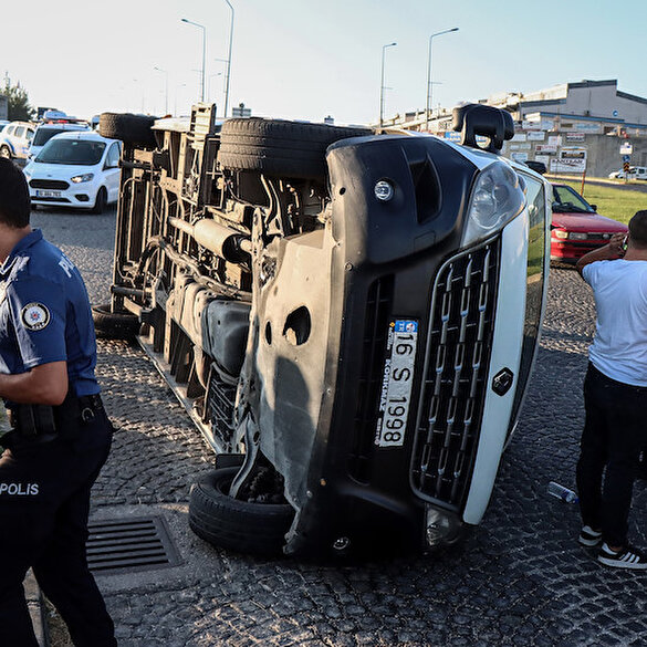 Bursa'da servis aracının devrilmesi sonucu 8 kişi yaralandı