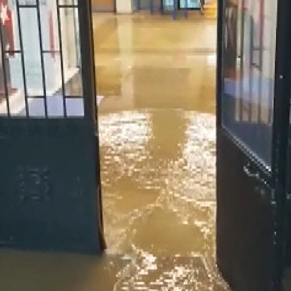 İstanbul Beykoz'da okulu su bastı